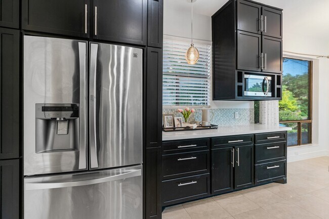 Building Photo - 5602 San Felipe St