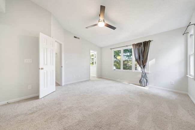 Building Photo - Beautiful Renovated Townhouse in Popular Raleigh Golf Course Community!