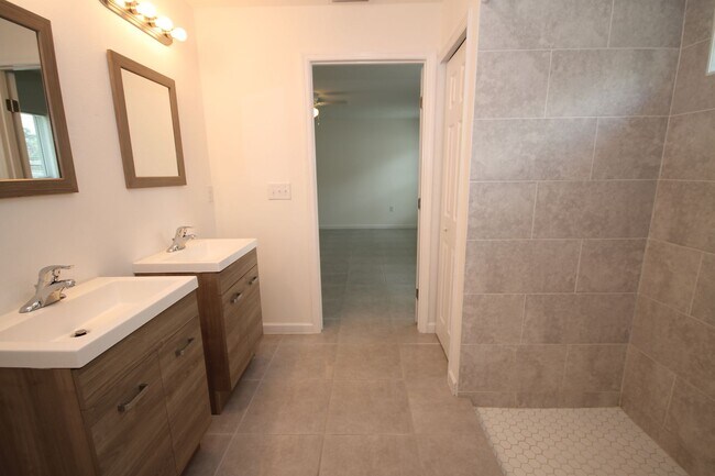 Building Photo - Stunning 4BR/2BA Palm Bay Retreat with Modern Upgrades & Oversized Lot!!