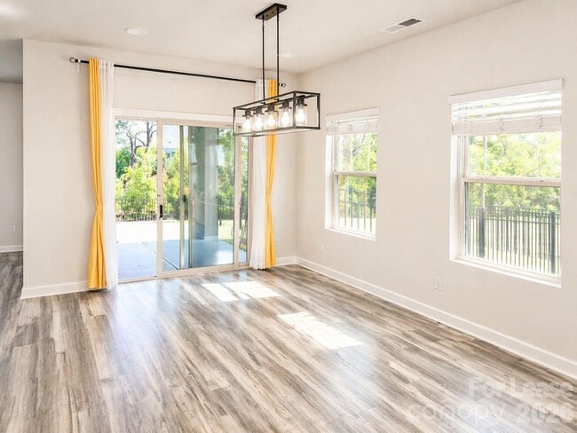 Building Photo - 2019 Red Ash Dr