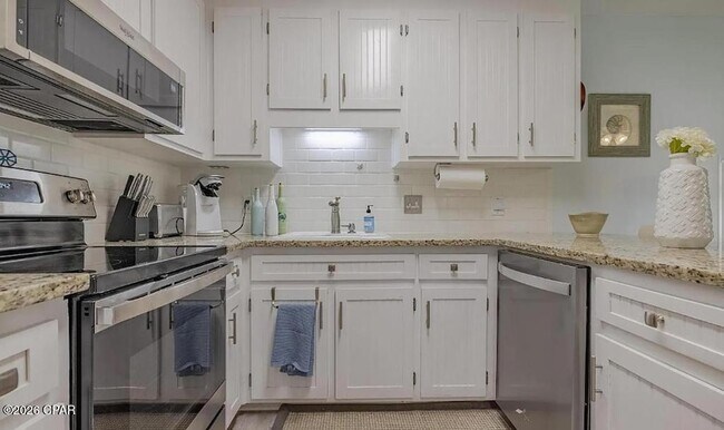 Building Photo - 17462 Front Beach Rd