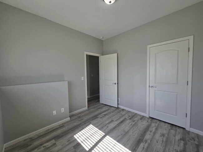 Building Photo - 410 Michael's Ct