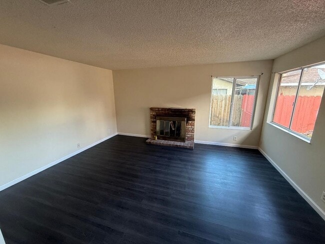 Building Photo - 2112 Banyan Way