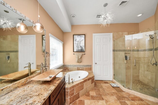 Building Photo - 17314 Pinecreek Hollow Ln