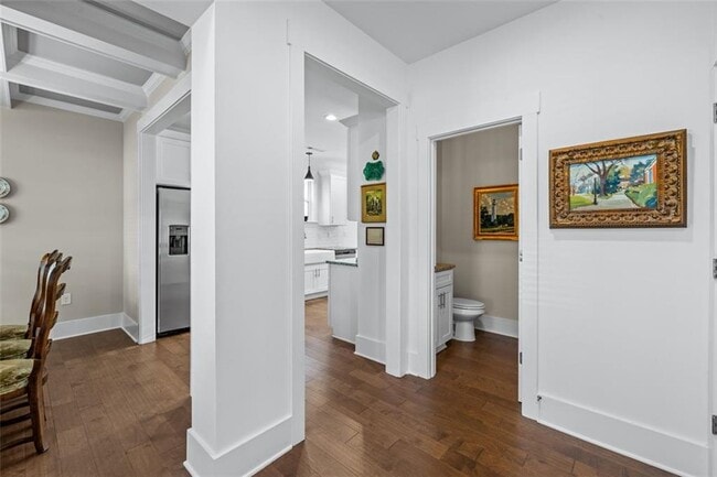 Building Photo - 352 Davis St