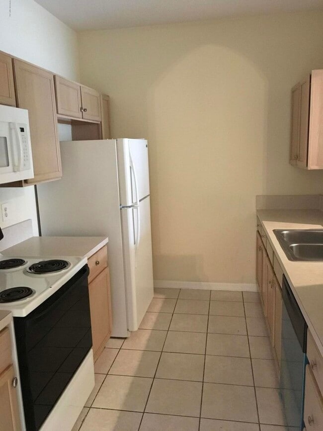 Building Photo - 10550 Baymeadows Rd