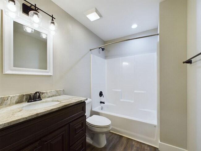 Building Photo - 131
