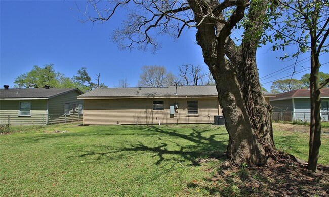 Building Photo - 6326 Guadalupe St