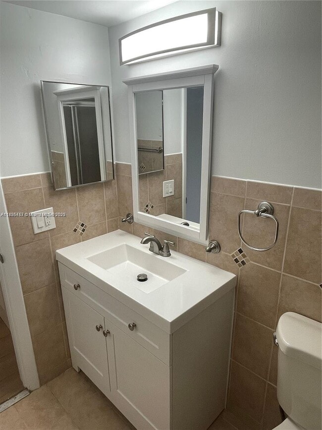 Building Photo - 10425 SW 112th Ave