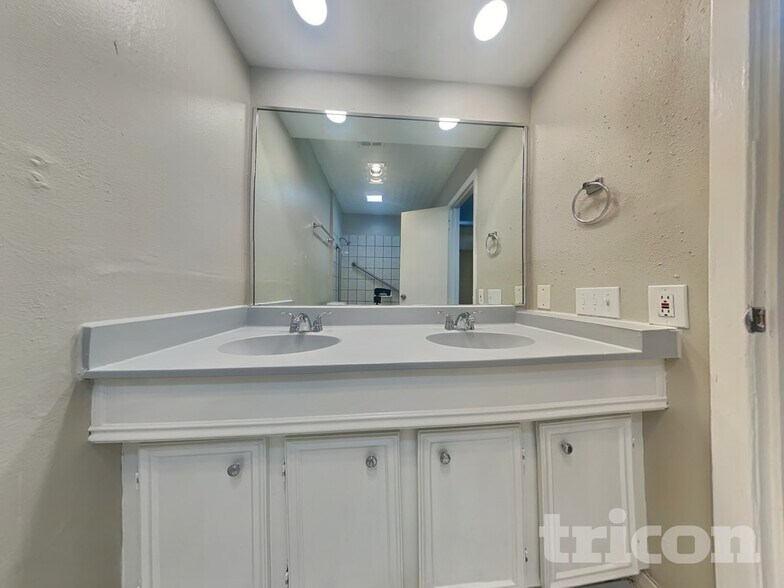 Building Photo - 4422 Monteith Dr