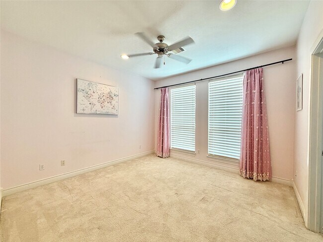 Building Photo - 5430 Crooms St