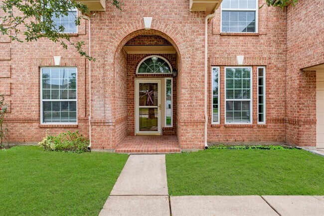 Building Photo - 6209 Fawnlake Dr