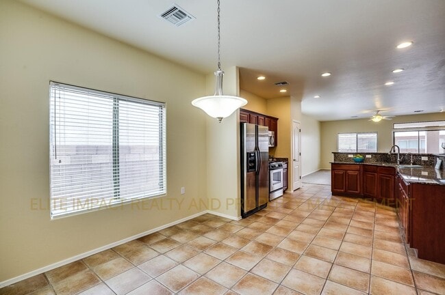 Building Photo - 316 W Sunrise Vista Dr