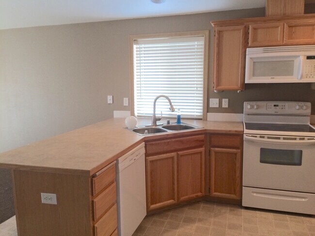 Building Photo - Home for Rent WSG Included!