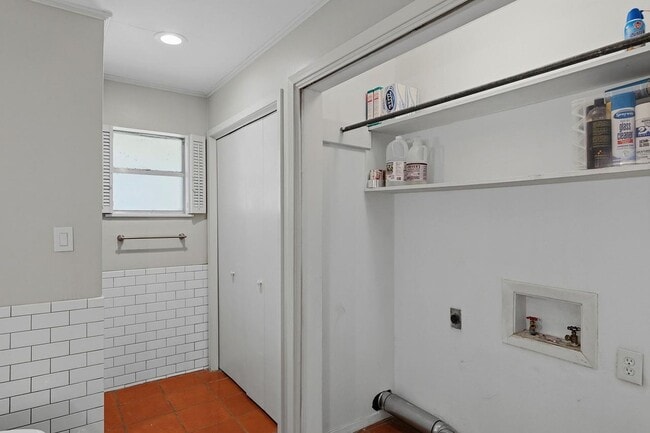 Building Photo - 21 Larkwood Ln