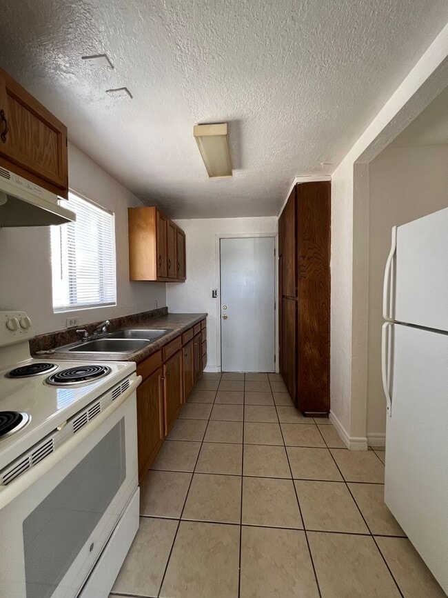 Building Photo - P026
