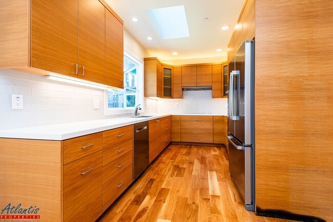 Building Photo - Gorgeous Mountain View Home Near Downtown