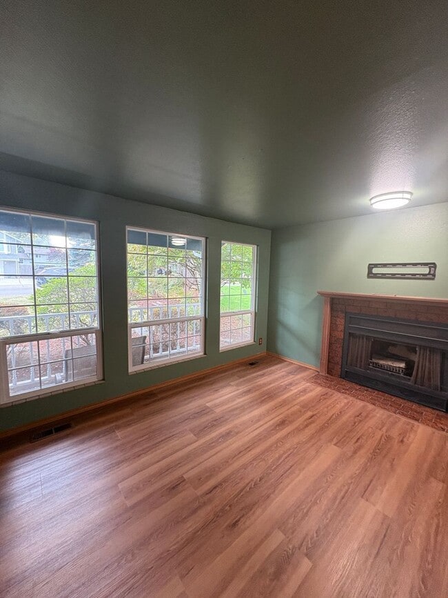 Building Photo - Fairwood Home for lease two story fenced y...