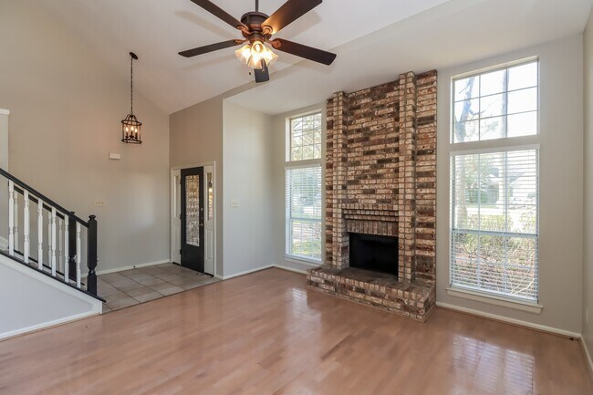 Building Photo - 160 W Golden Arrow Cir