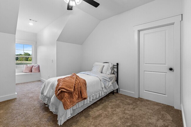 Building Photo - 1/2 OFF 1ST MONTH...BRAND NEW Townhome in Shelbyville...AVAILABLE NOW!