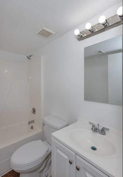 Building Photo - 1704 12th Pl S