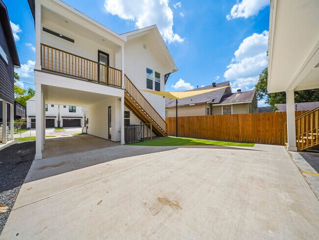 Building Photo - 7033 Avenue N