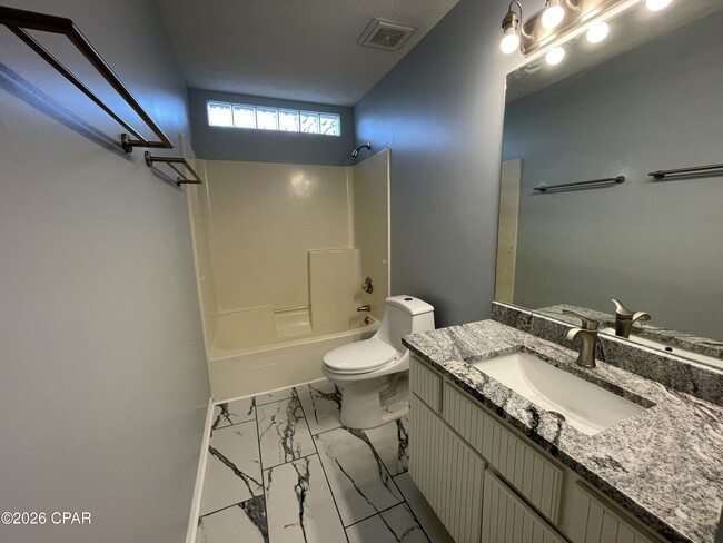 Building Photo - 140 Treasure Palm Dr