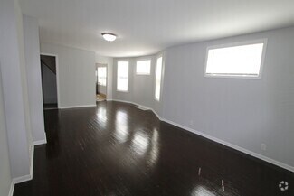 Building Photo - Large 5 Bedroom Home! Available Now.  Plen...