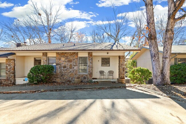 Building Photo - 9 August Ln