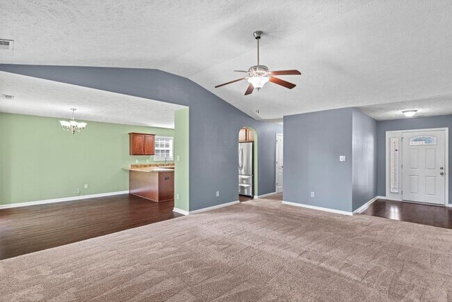 Building Photo - Beautiful home in great neighborhood!