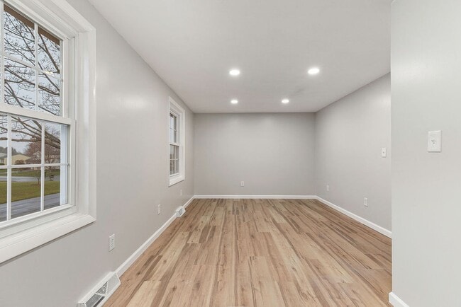 Building Photo - 7789 New Hope E