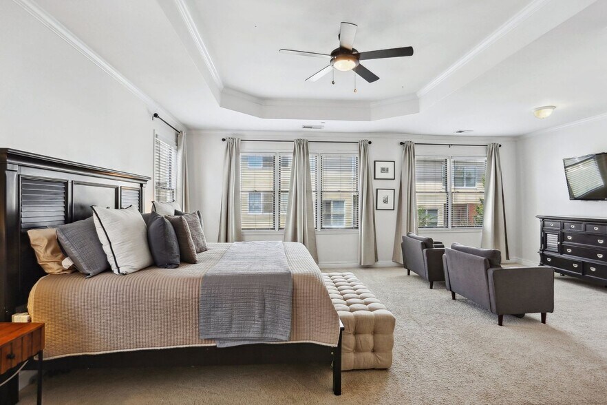 Building Photo - 308 Creekbank Way SE