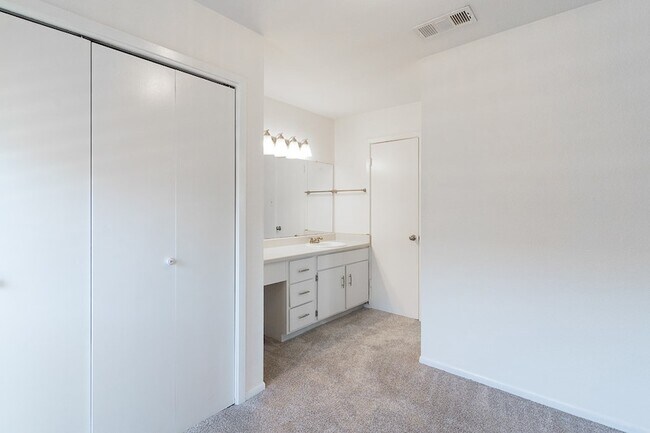 Building Photo - 14020 Schroeder Rd