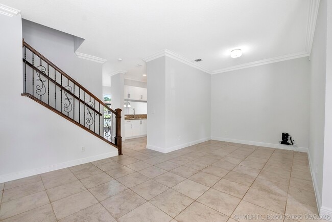 Building Photo - 3505 Lakeside Dr