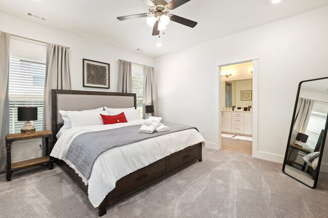 Building Photo - 158 E South St