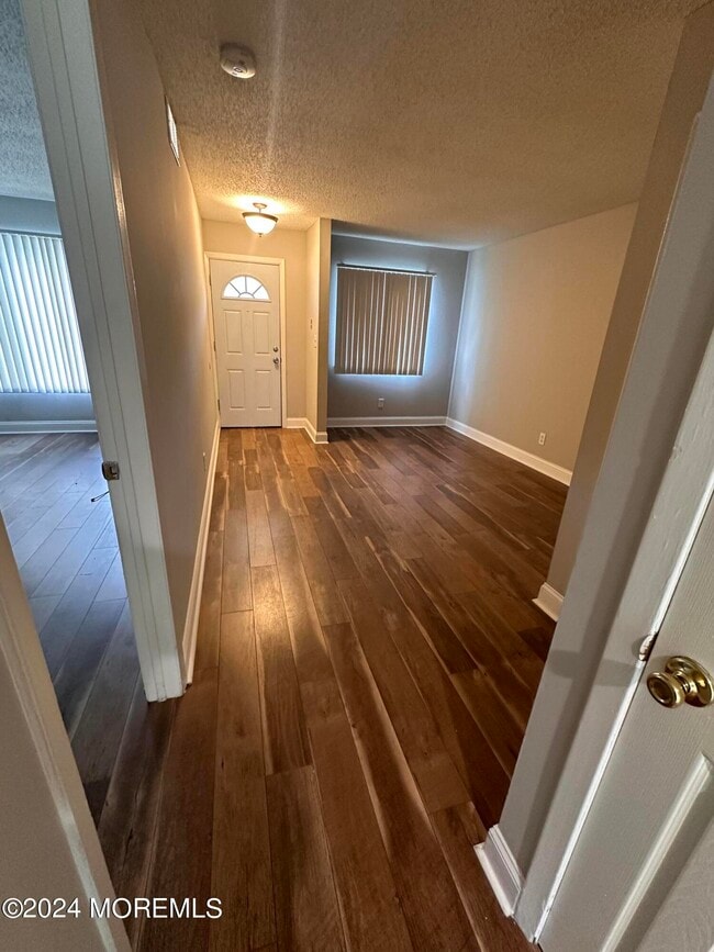 Building Photo - 88 Greenwood Dr