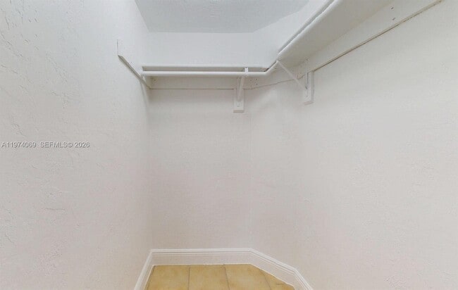 Building Photo - 13715 Kendale Lakes Cir