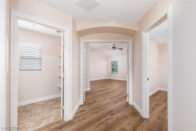 Building Photo - 5163 Tunnel Falls Dr