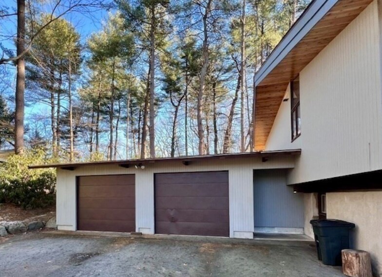 Building Photo - 12 White Pine Ln