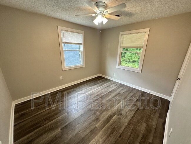 Building Photo - 520 Jasper St