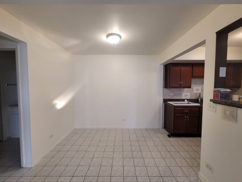 Building Photo - 5101 N East River Rd