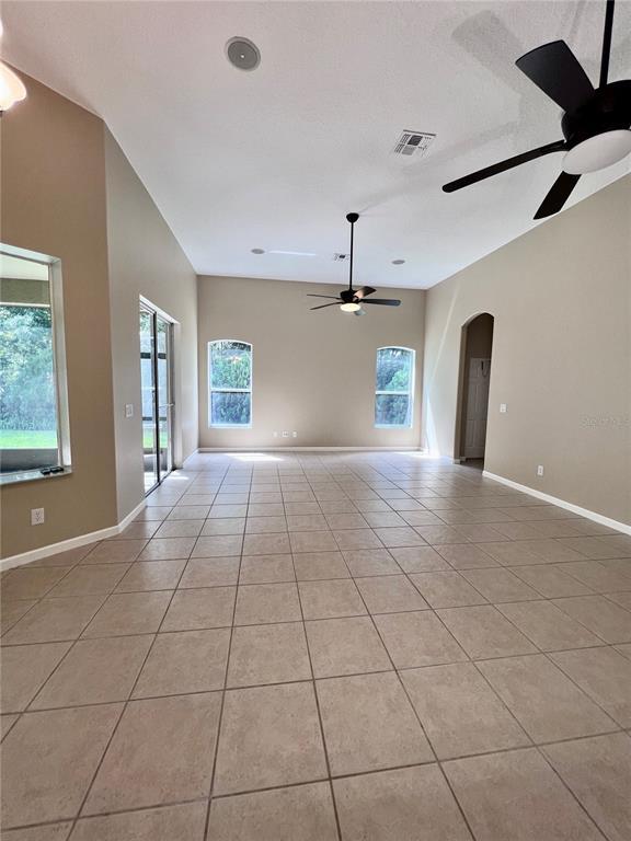 Building Photo - 1713 Winding Oaks Dr