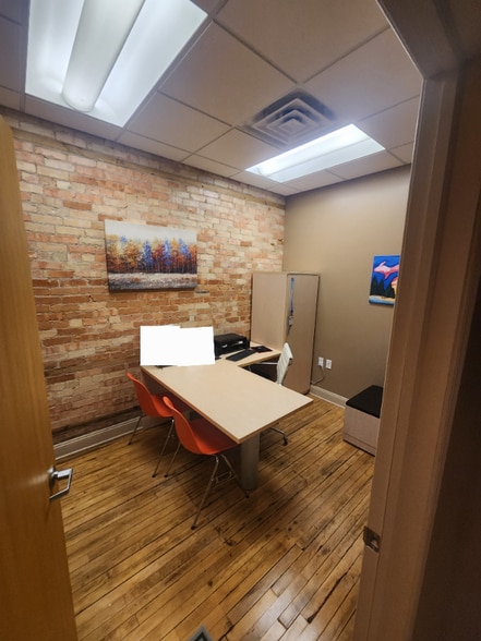 Building Photo - 9 Main St