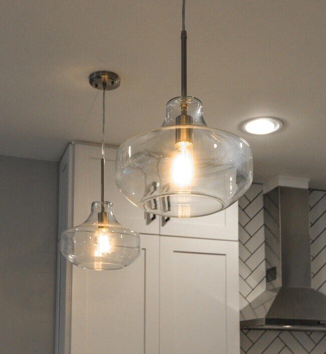 Building Photo - Beautifully remodeled 3 Bedroom Bungalow in Old Town