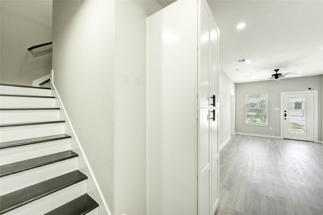 Building Photo - 8157 Tate St