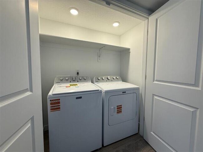 Building Photo - 1545 Bravo Dr