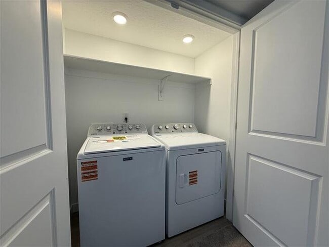 Building Photo - 1642 Blue Flax Dr