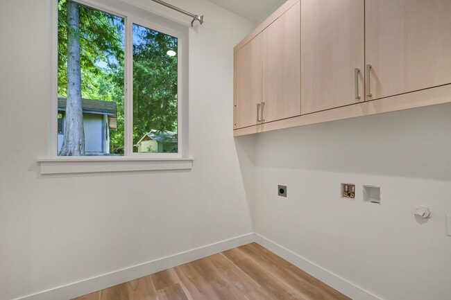 Building Photo - Modern 3BD/2.5BA Home in Sudden Valley – B...