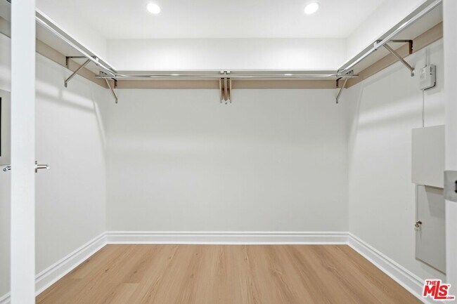 Building Photo - 4424 Whitsett Ave