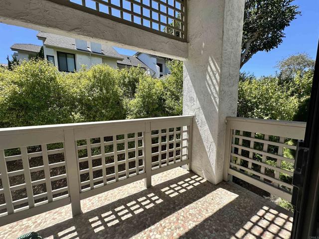 Building Photo - 542 Via De La Valle